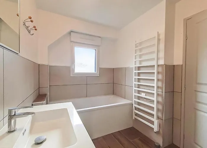 Semesterbostad Lovely In With Kitchen